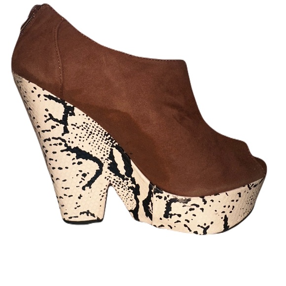 Brown, beige+ black snake print, size 7 Qupid Peep-Toe Wedge Shoes/heels - Picture 3 of 7